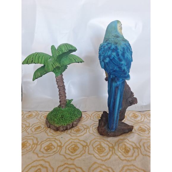 Tropical Parrot Figurine Pair – Macaw on Stump & Parrot on Palm Tree Resin Décor - Picture 3 of 7